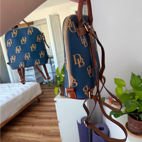 Dooney & Bourke backpack - Picture 5 of 5